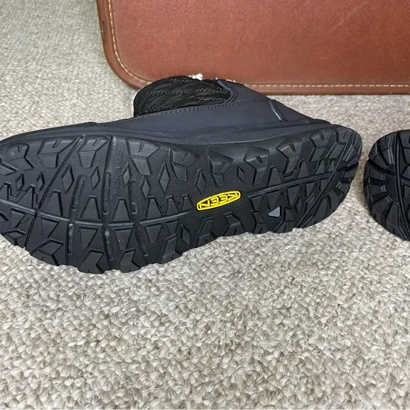 NWOT Keen waterproof boots