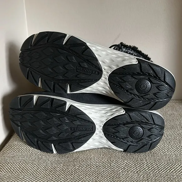 NWOT - MERRELL APPROACH SPORT MID WOMEN'S 9.5‎ BLACK WATERPROOF BOOTS