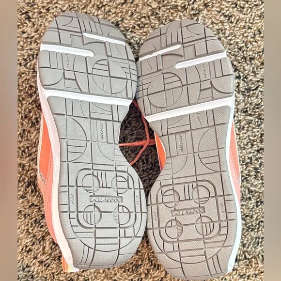NWOT • Nike • Air Max INTRLK Lite SE Big Kids' Shoes • Orange • Size 5Y