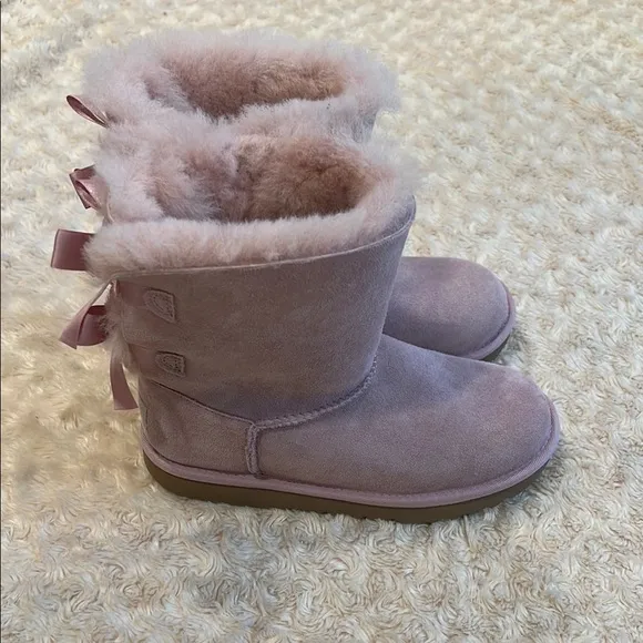 NWOT, Ugg, Bailey Bow, girl’s light pink boots, Size 3