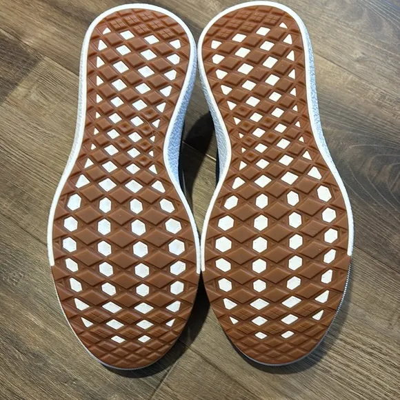 NWOT Vans UltraRange EXO SE Shoe/Sneakers