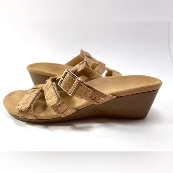NWOT VIONIC Radia Women’s Orthotic BeigeAdjustable Triple Strap Sandal Size 7