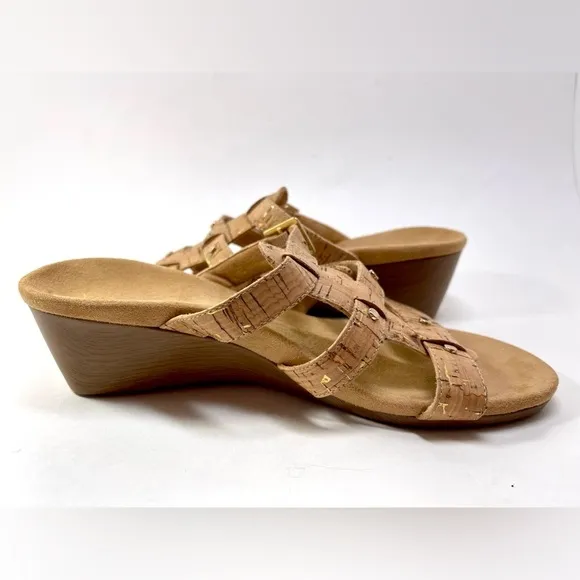 NWOT VIONIC Radia Women’s Orthotic BeigeAdjustable Triple Strap Sandal Size 7