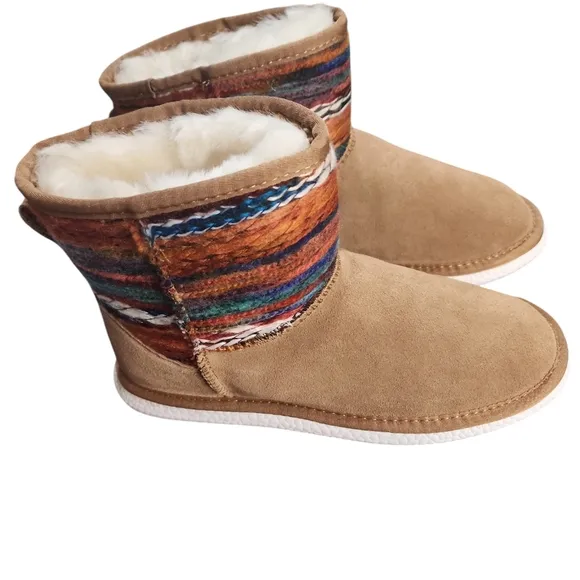 NWOT WARM Ankle Boots Aztec Bernie Mev sz 10  faux fur lined pull on Indian boho