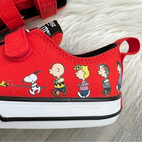 NWT Converse x Peanuts Chuck Taylor All Star 2V Lo Shoes