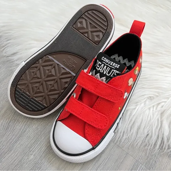 NWT Converse x Peanuts Chuck Taylor All Star 2V Lo Shoes