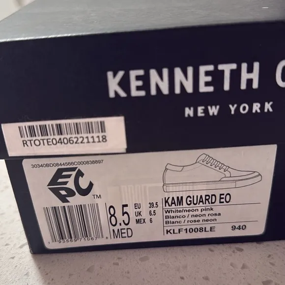 NWT KENNETH COLE NEW YORK Kam Guard Low-Top Leather Sneakers Size 7 Neon