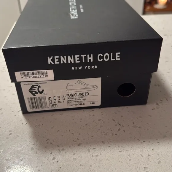 NWT KENNETH COLE NEW YORK Kam Guard Low-Top Leather Sneakers Size 7 Neon