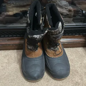 NWT MEN BOOTS SIZE 10
