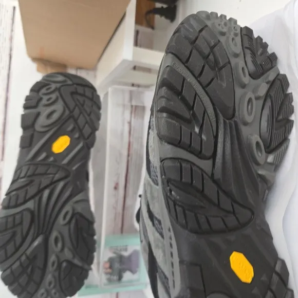 NWT Merrell Men's Gray Hiking Wide Width Shoes Size 11.5