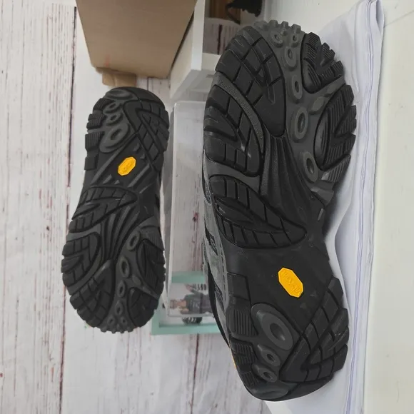 NWT Merrell Men's Gray Hiking Wide Width Shoes Size 11.5