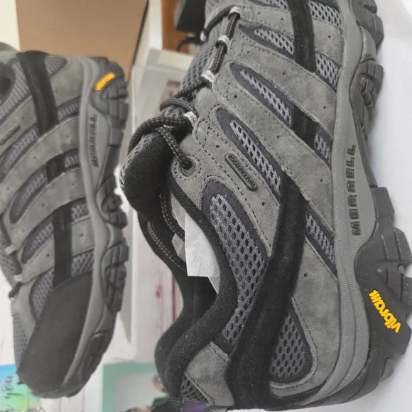 NWT Merrell Men's Gray Hiking Wide Width Shoes Size 11.5