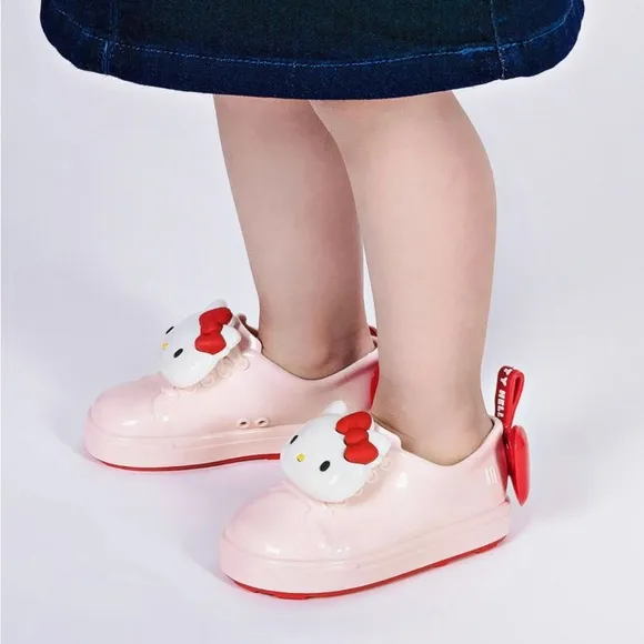 NWT MINI MELISSA Mini Be   Hello Kitty Toddler Sneakers In Red Size 6T