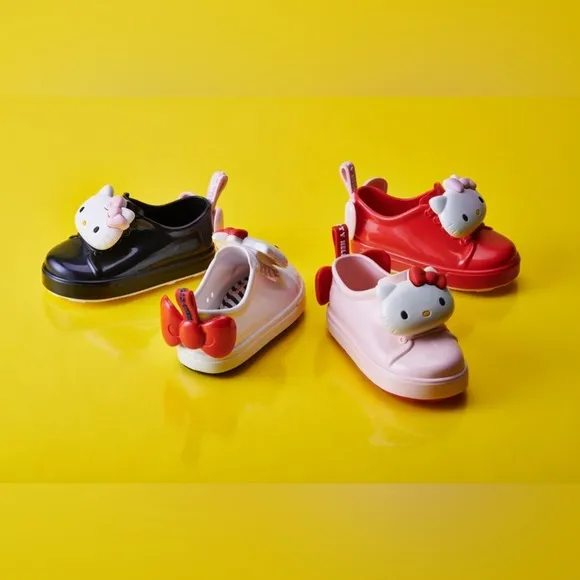 NWT MINI MELISSA Mini Be   Hello Kitty Toddler Sneakers In Red Size 6T