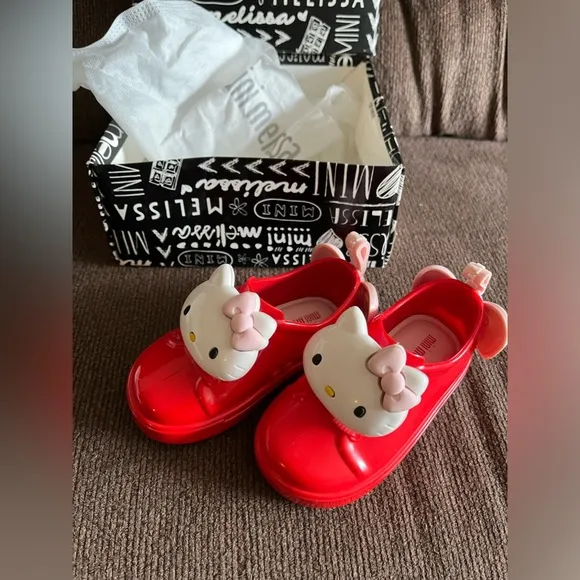 NWT MINI MELISSA Mini Be   Hello Kitty Toddler Sneakers In Red Size 6T