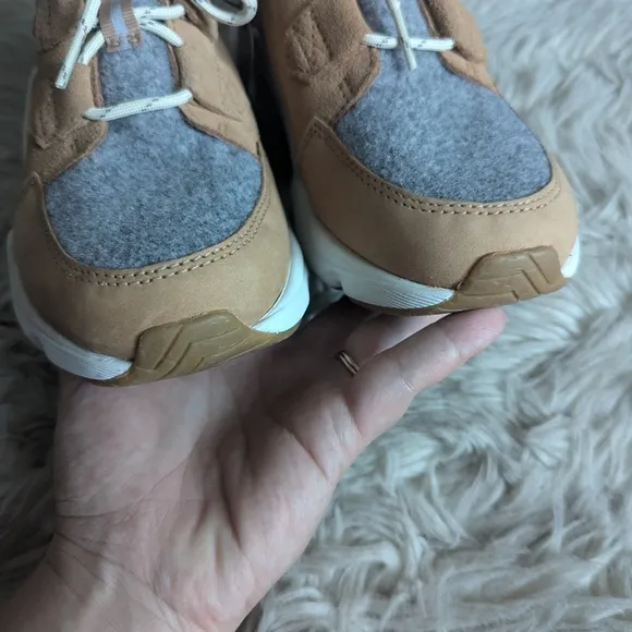 NWT Sorel Kinetic RNEGD Caribou Sneaker Boot in Tawny Buff/Quarry