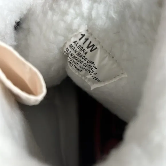 NWT!! Women’s Khombu Cold Winter Waterproof Boots, 11w, wide width, crea…