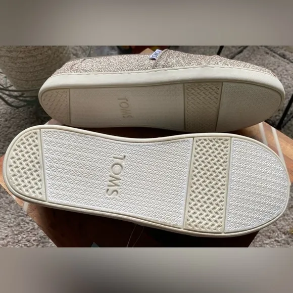 •NWT•TOMS Classic Rose Gold Glitter Slip On Shoes (Youth)