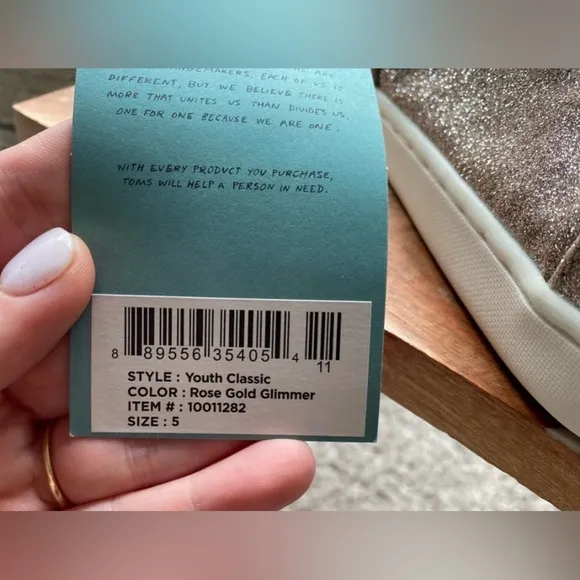 •NWT•TOMS Classic Rose Gold Glitter Slip On Shoes (Youth)