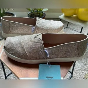 •NWT•TOMS Classic Rose Gold Glitter Slip On Shoes (Youth)