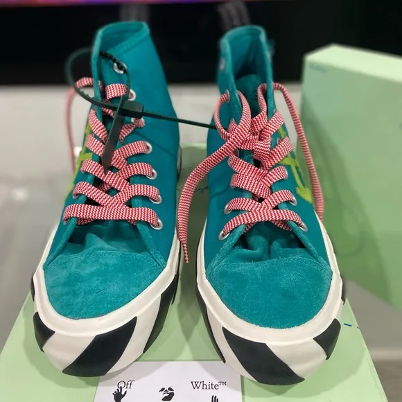 Off-White Vulcanized Mid Sneaker (Men’s 9) – Multicolor Canvas