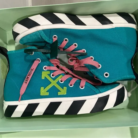 Off-White Vulcanized Mid Sneaker (Men’s 9) – Multicolor Canvas