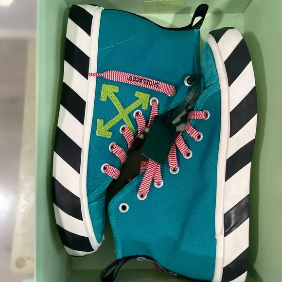 Off-White Vulcanized Mid Sneaker (Men’s 9) – Multicolor Canvas