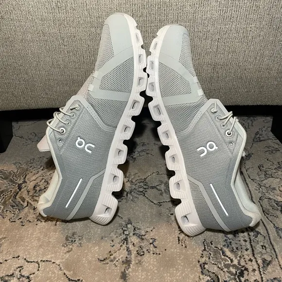 On Cloud 5 Glacier Runnings Shoes