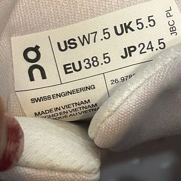 ON CLOUDNOVA undyed white fade athletic training running lace up shoes sz7.5 new