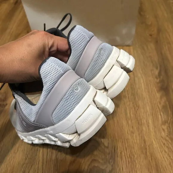 ON CLOUDSWIFT running lace up shoes sneakers women’s 9