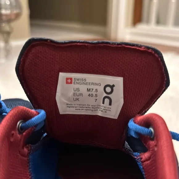On Running Men's Blue and Red Shoes size 7.5 pre -owned.