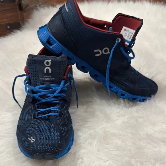 On Running Men's Blue and Red Shoes size 7.5 pre -owned.