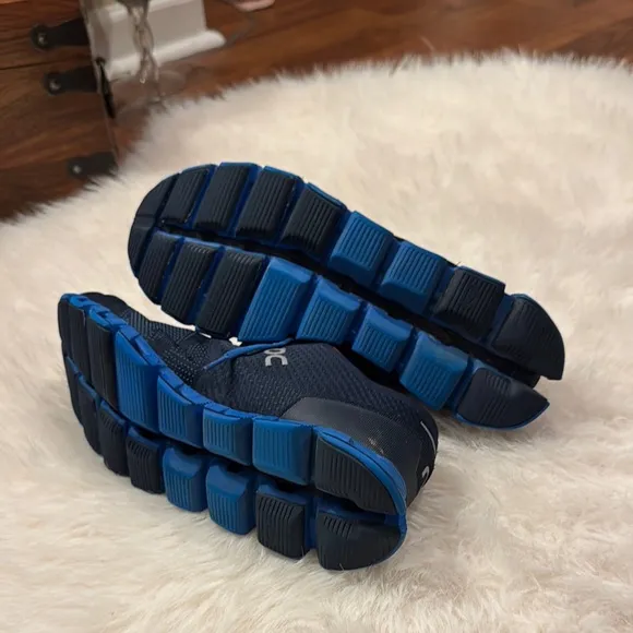On Running Men's Blue and Red Shoes size 7.5 pre -owned.