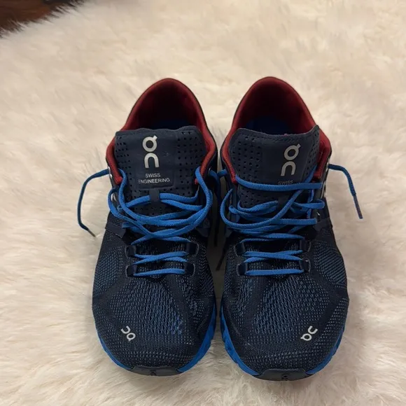 On Running Men's Blue and Red Shoes size 7.5 pre -owned.