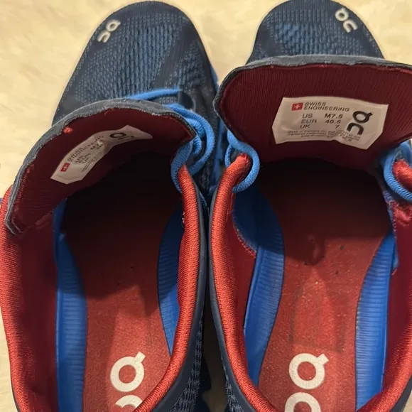On Running Men's Blue and Red Shoes size 7.5 pre -owned.