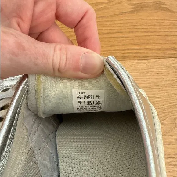 Onitsuka Tiger - Sneaker Shoes in Silver &amp; Beige