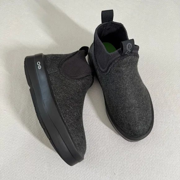 OOFOS Oomega Londoner Insulated Wool Blend Boots in Black Size 6