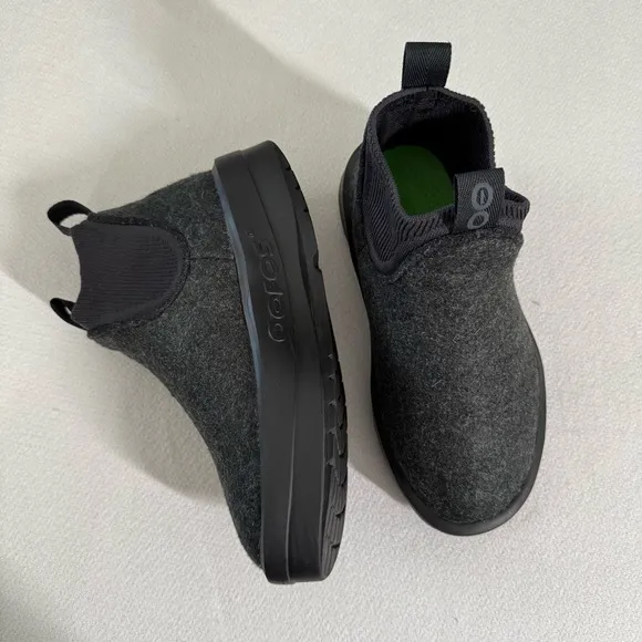 OOFOS Oomega Londoner Insulated Wool Blend Boots in Black Size 6