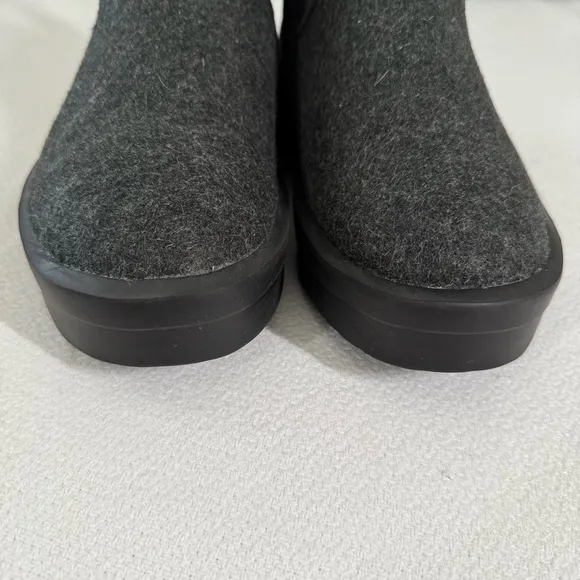 OOFOS Oomega Londoner Insulated Wool Blend Boots in Black Size 6