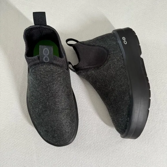 OOFOS Oomega Londoner Insulated Wool Blend Boots in Black Size 6