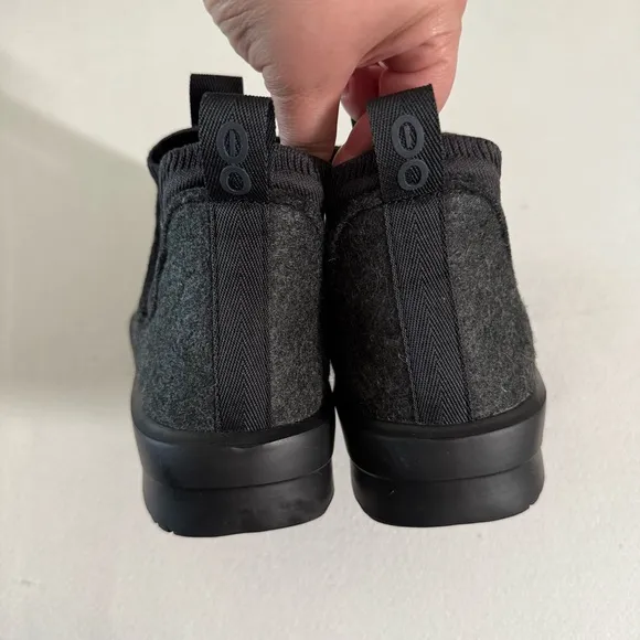 OOFOS Oomega Londoner Insulated Wool Blend Boots in Black Size 6
