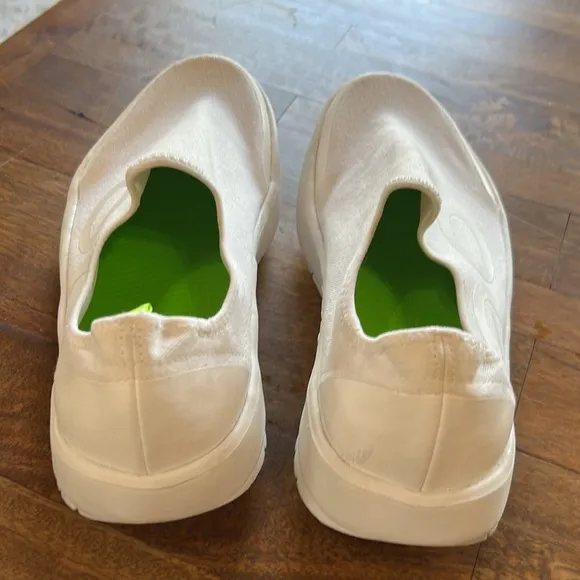 Oofos OOmg eeZee Low Men size  10