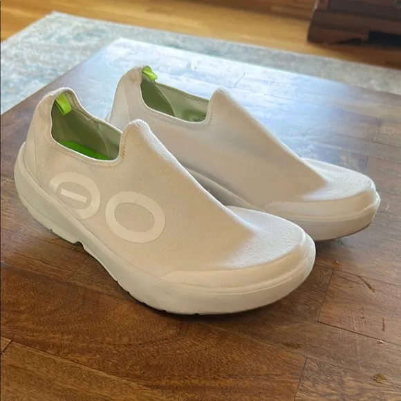 Oofos OOmg eeZee Low Men size  10