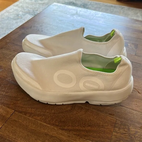 Oofos OOmg eeZee Low Men size  10