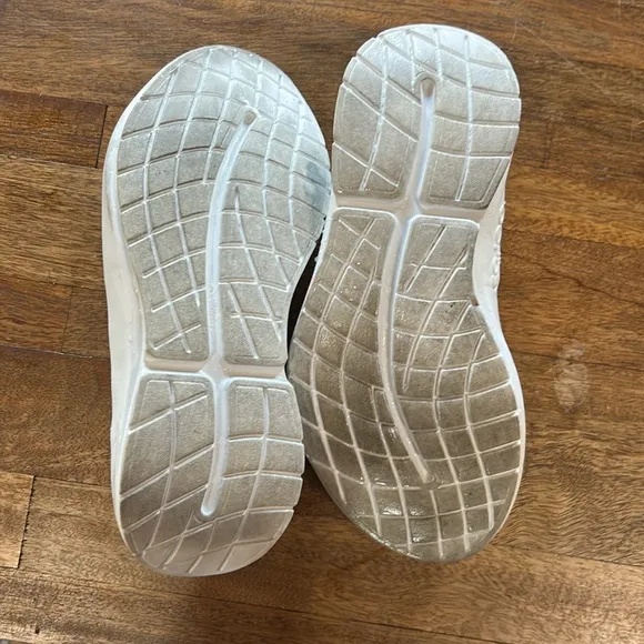 Oofos OOmg eeZee Low Men size  10