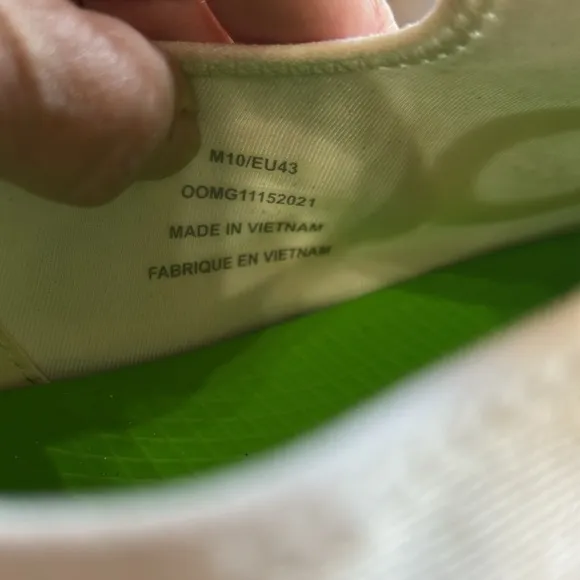 Oofos OOmg eeZee Low Men size  10