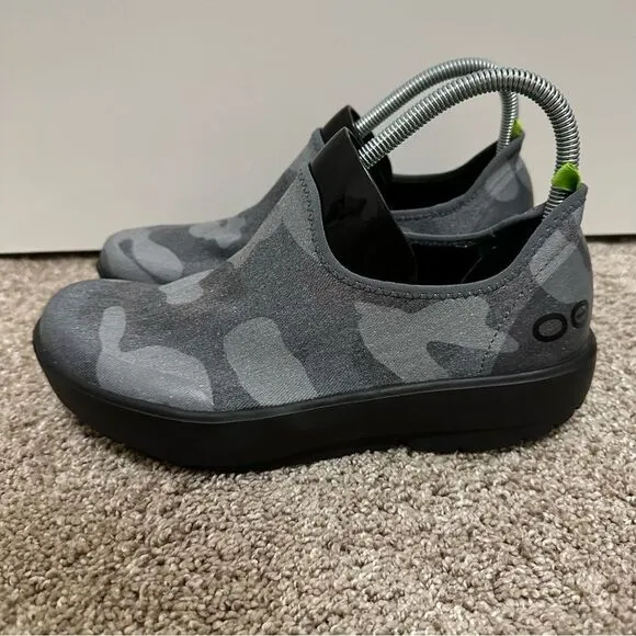 OOFOS Women's eeZee Low Shoes, Black/Gray Camo, Size W9