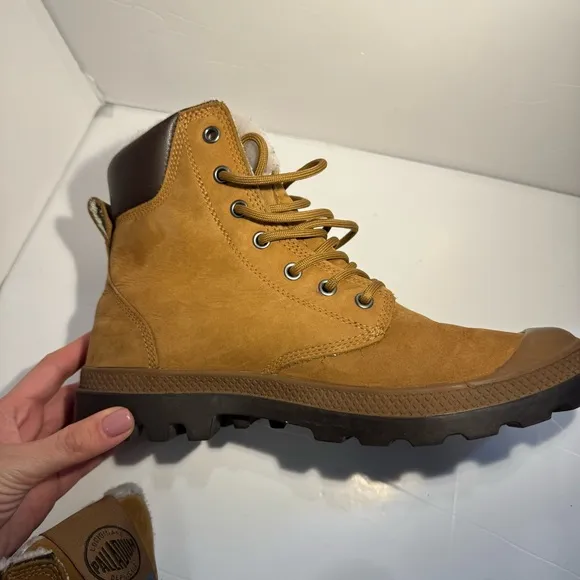 Palladium 72992-697-M Waterproof Boots Men’s 8 Tan Fur Lined Hiking Outdoor