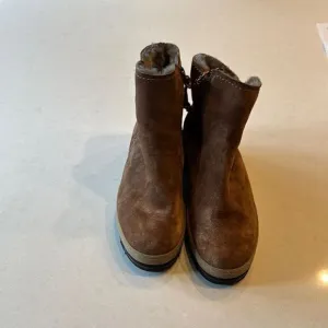 Paul green women’s boots ? On size app 7 -7-5 Suede Ankle Boots. Eu size4.5