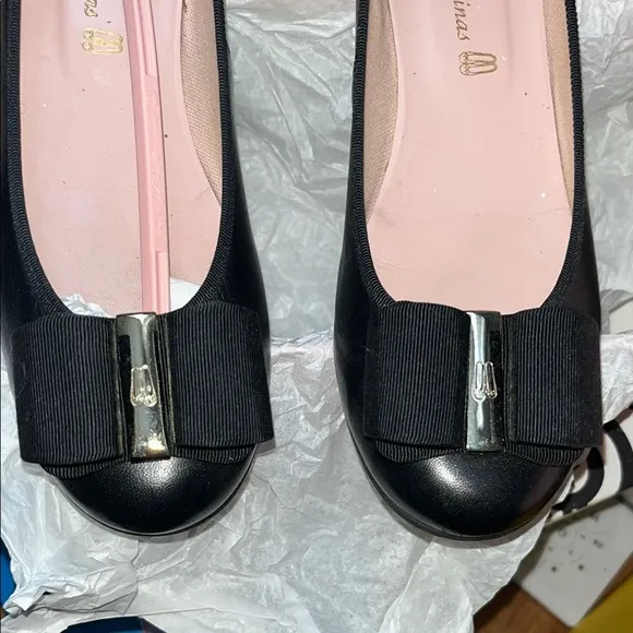 Pretty Ballerinas Black block heel Pumps